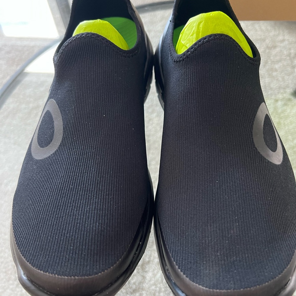Men's OOFOS OOMG SPORT Black Slip-On Shoes